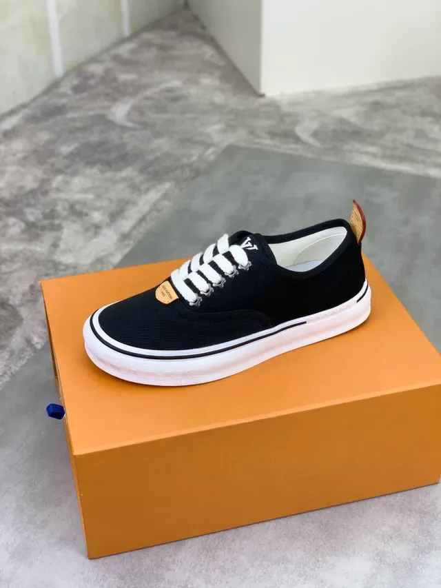 Louis Vuitton Tênis Lifestyle Preto Branco Lona Superior Cordões de Corda 4