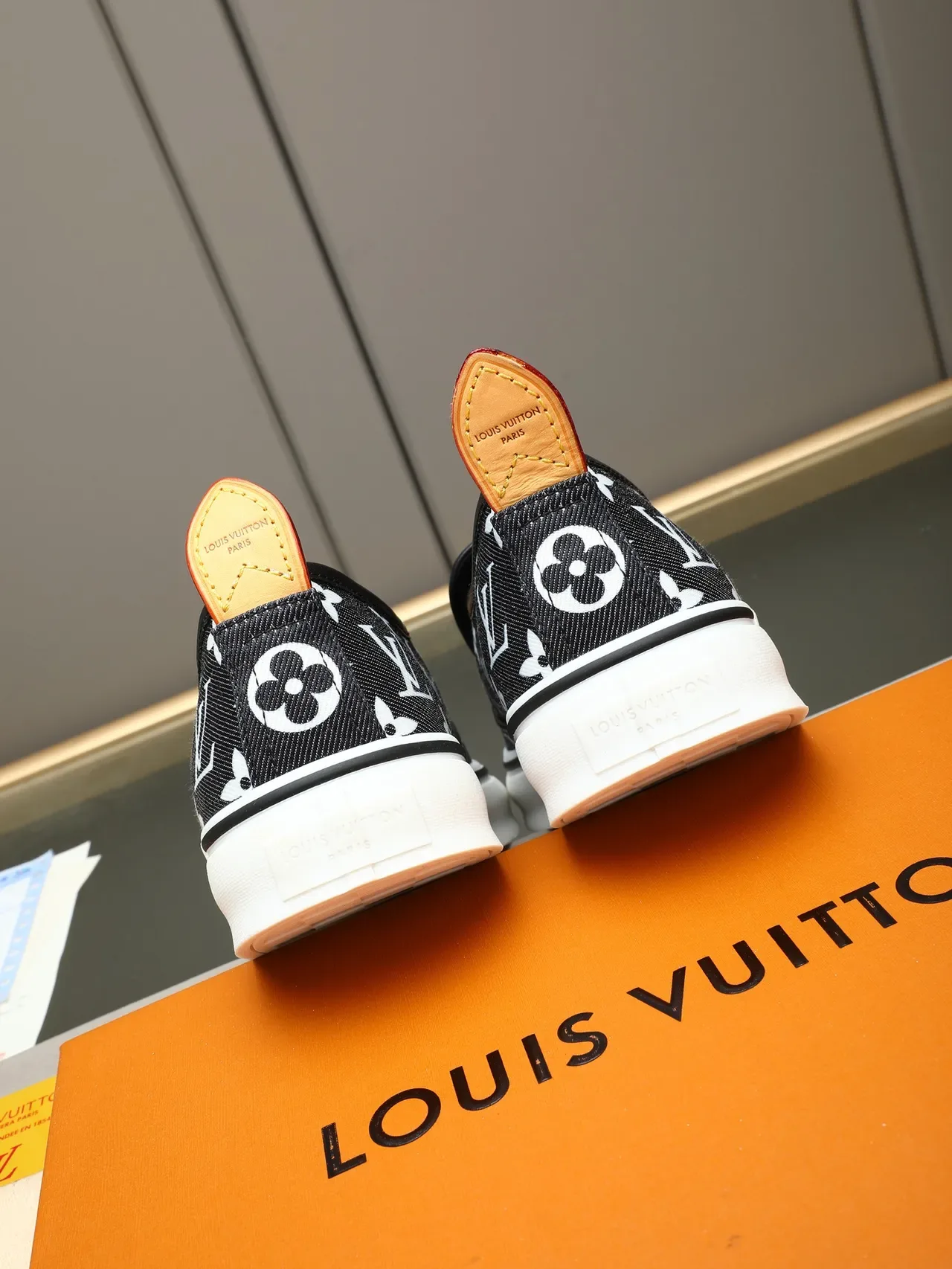 Louis Vuitton Sneakers Lifestyle Noir Blanc Monogram Toile Slip-On 3