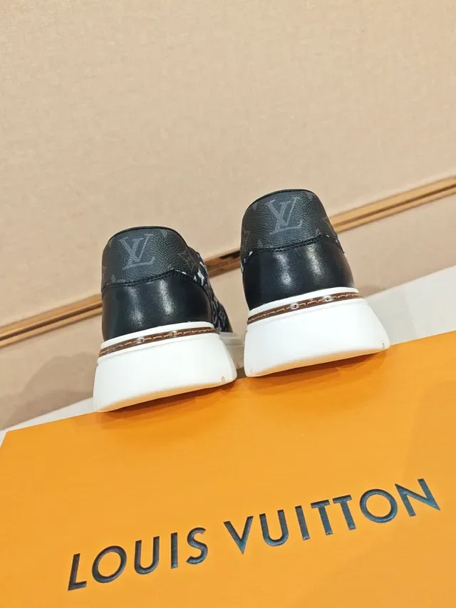 Louis Vuitton কালো সাদা মোনোগ্রামড টেক্সটাইল লেদার ওভারলে লাইফস্টাইল স্নিকার 3