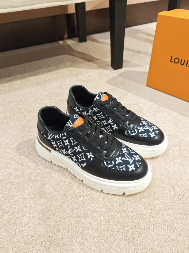 Louis Vuitton কালো সাদা মোনোগ্রামড টেক্সটাইল লেদার ওভারলে লাইফস্টাইল স্নিকার 4