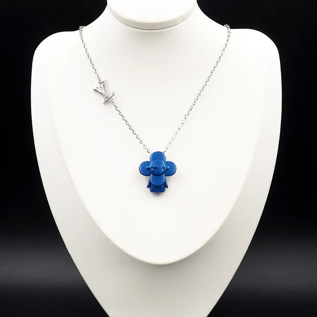 Louis Vuitton Collar con colgante de personaje de flor azul 2