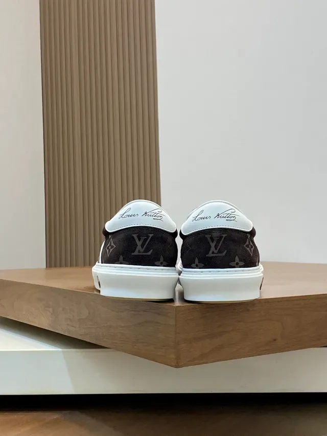 Louis Vuitton بني أبيض Monogram Canvas Slip-On Lifestyle Sneakers 3