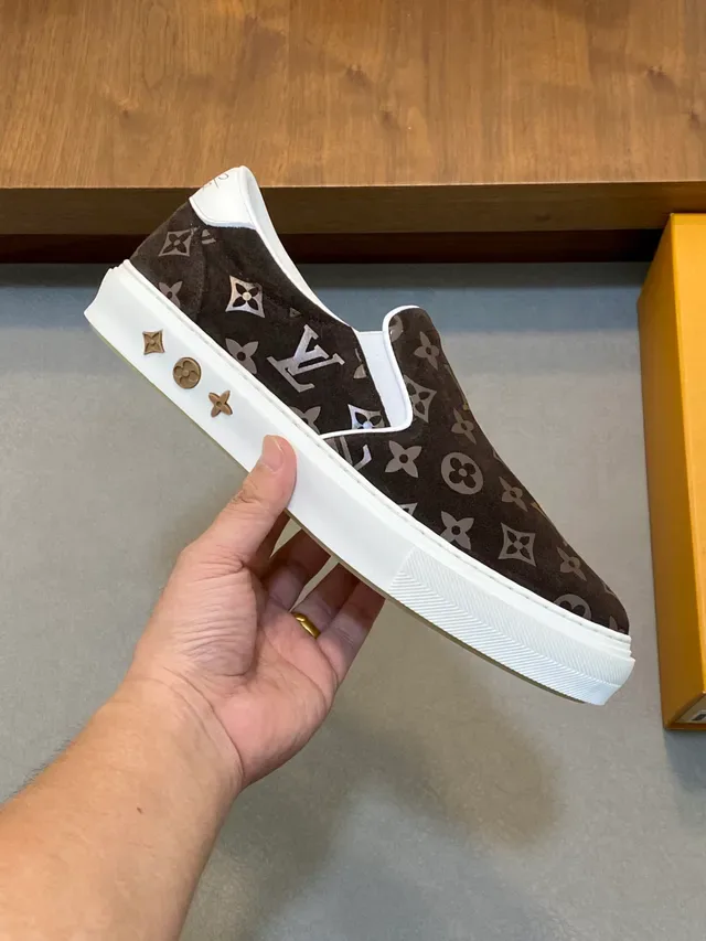 Louis Vuitton بني أبيض Monogram Canvas Slip-On Lifestyle Sneakers 5
