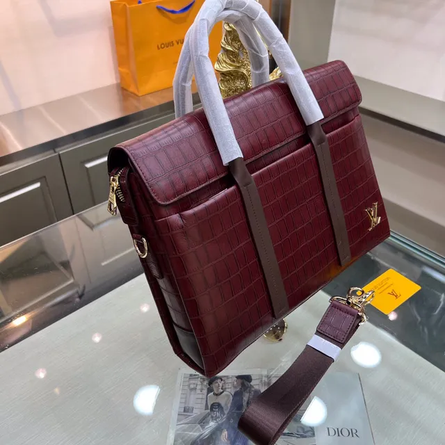 路易威登 酒红色棕 鳄鱼压纹皮革 前翻盖闭合手袋 4