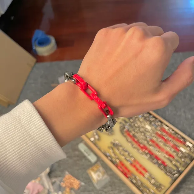 Louis Vuitton Pulseira Corrente Prateado e Vermelho Resina Pulseira 6