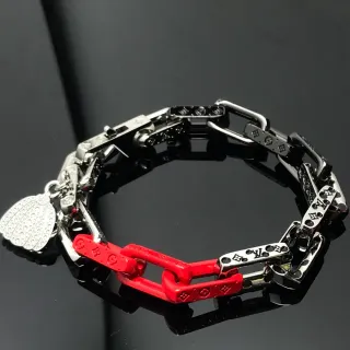 Louis Vuitton Chain Reaction أحمر وفضي مونوغرام سوار