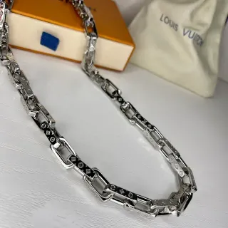 Colar Louis Vuitton Chain Reaction Prata Preto Elos Grossos Gravado com Monograma