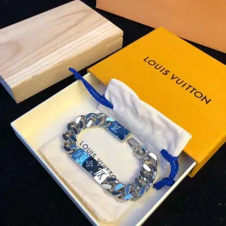 路易威登银蓝色粗链搪瓷牌细节手链