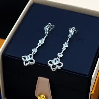 Louis Vuitton ক্রিস্টাল ফ্লোরাল ঝুলন্ত কানের দুল