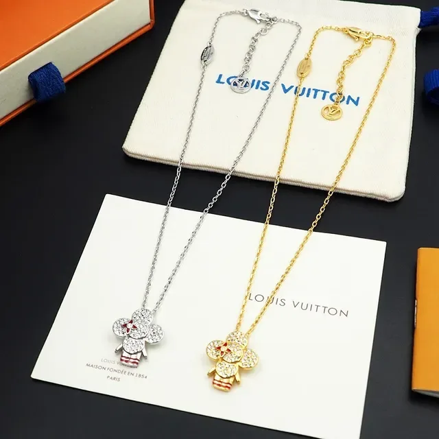 Louis Vuitton colar com pingente floral de cristal 2