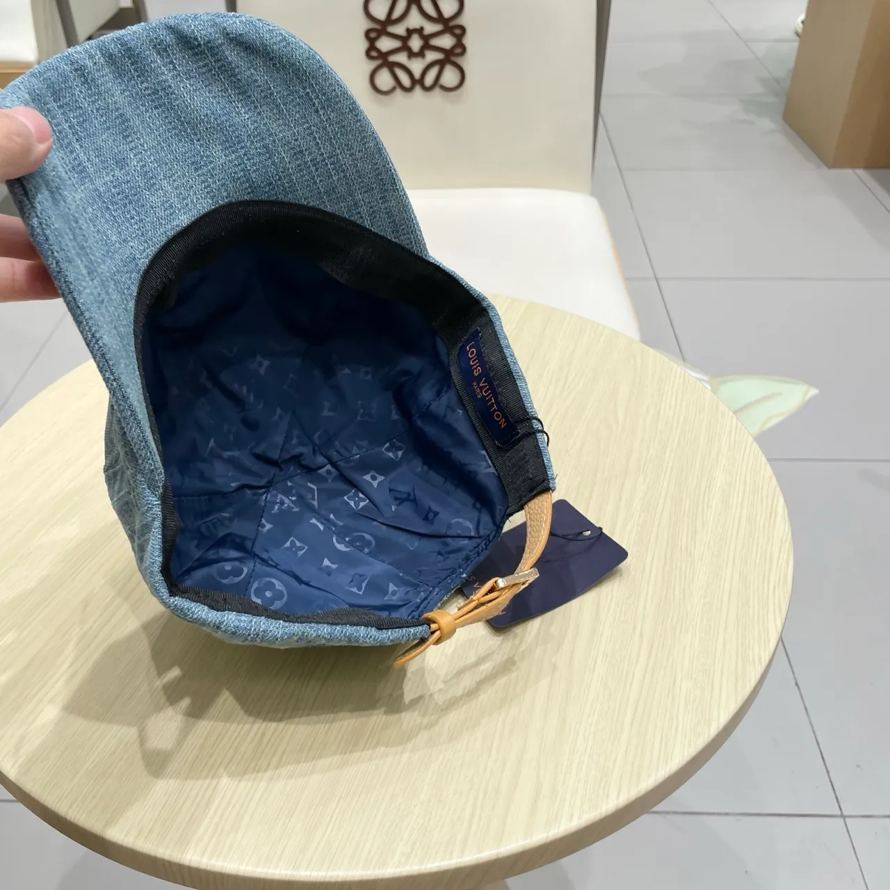 Louis Vuitton Casquette de baseball texturée en denim 2