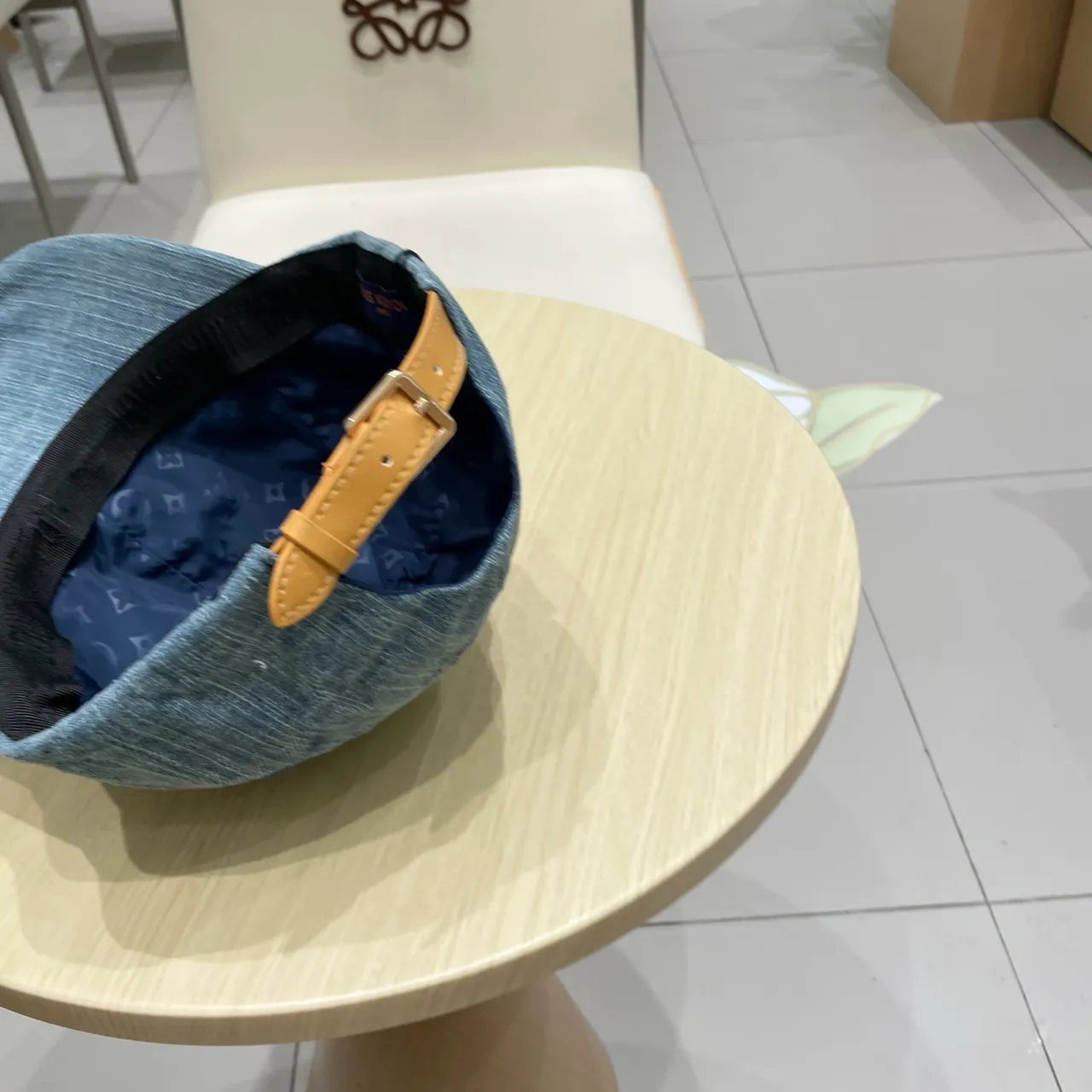Louis Vuitton Casquette de baseball texturée en denim 3