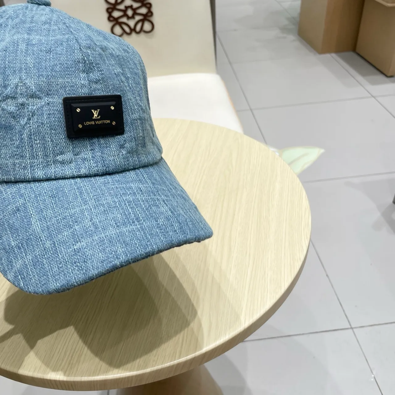 Louis Vuitton Casquette de baseball texturée en denim 7