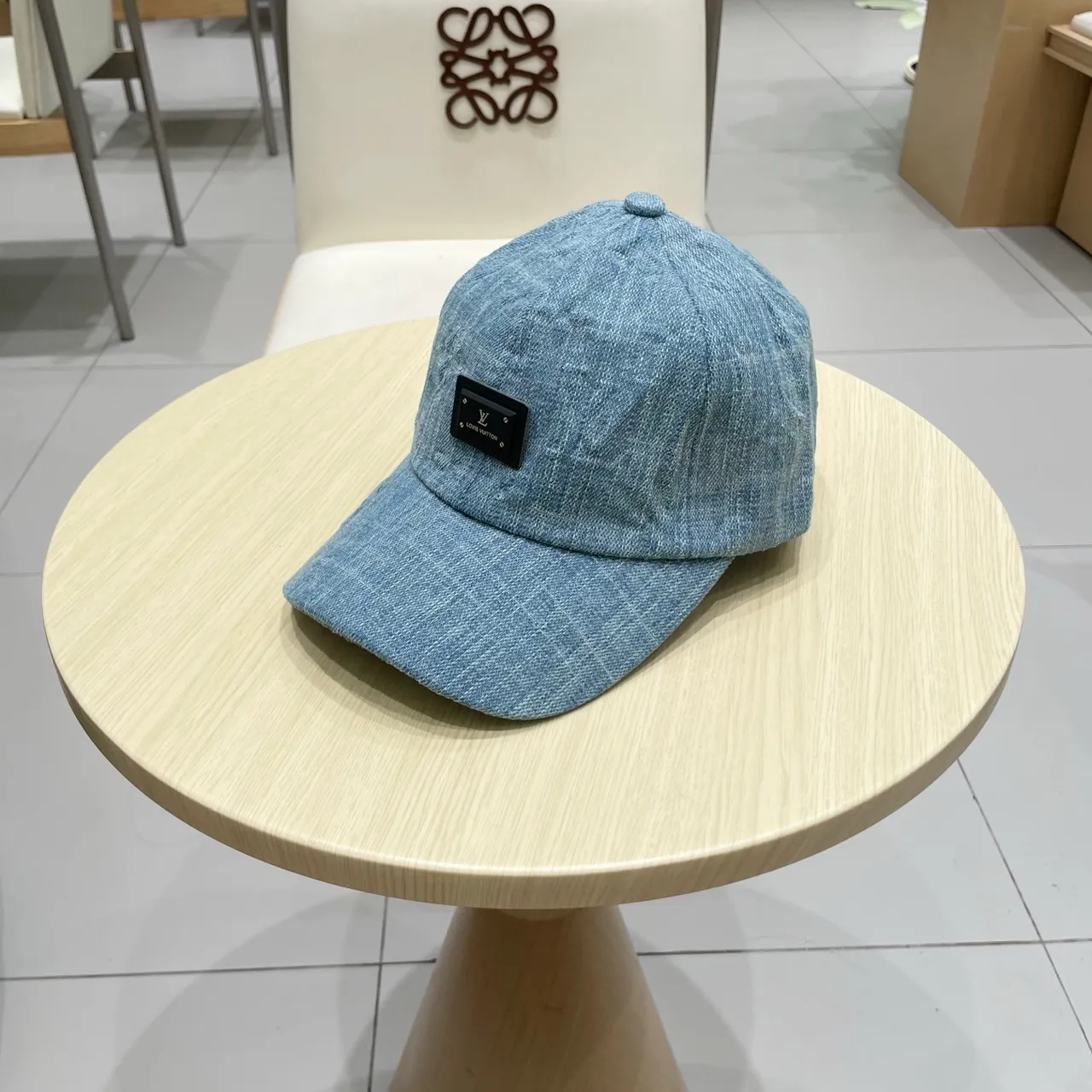 Louis Vuitton Casquette de baseball texturée en denim 9