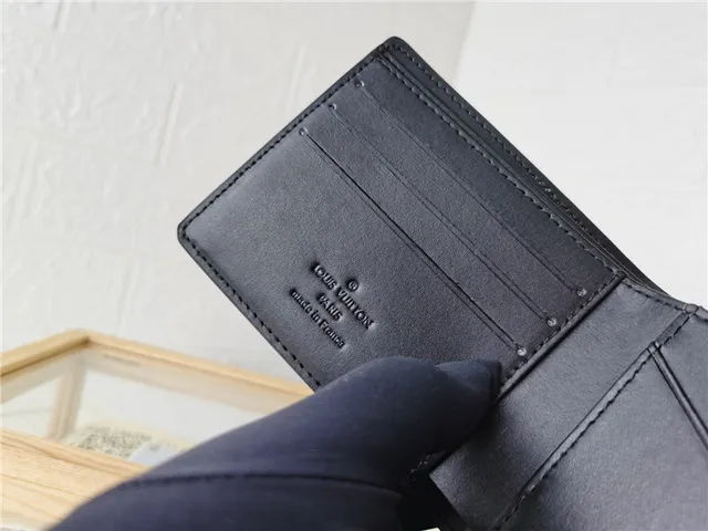 Louis Vuitton 压纹 Monogram 粒面皮革 黑色 短钱包 2