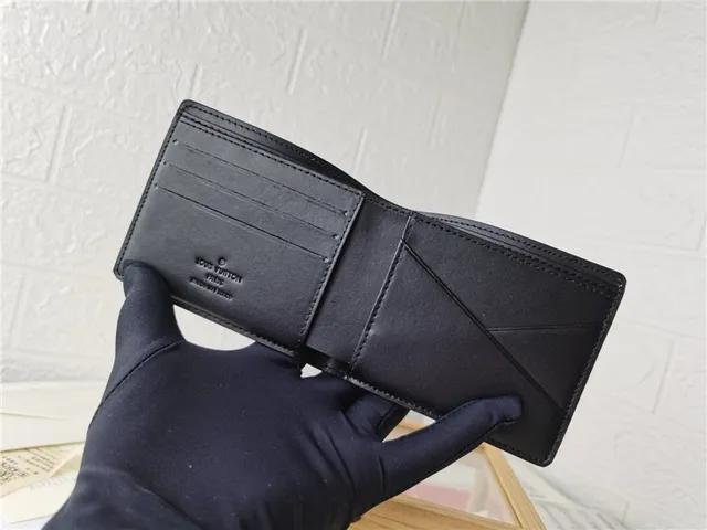 Louis Vuitton 压纹 Monogram 粒面皮革 黑色 短钱包 4
