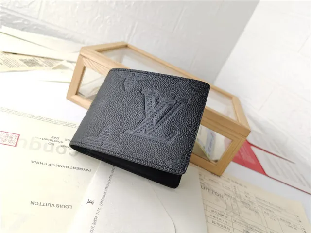 Louis Vuitton 压纹 Monogram 粒面皮革 黑色 短钱包 5