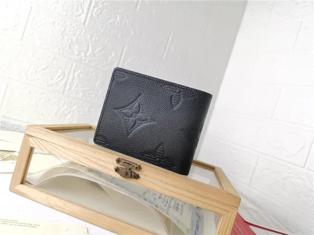 Louis Vuitton 压纹 Monogram 粒面皮革 黑色 短钱包 6