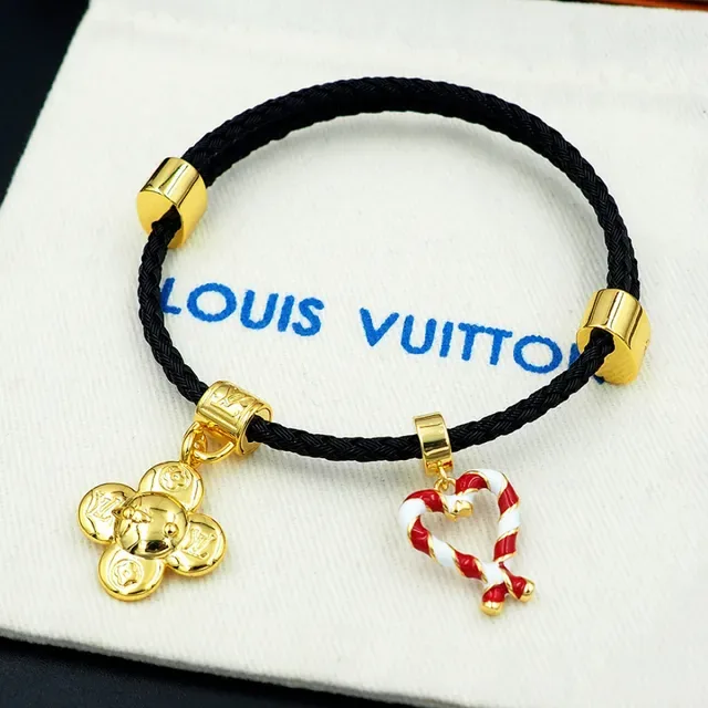 Louis Vuitton Pulseira de Cordão Trançado com Charms Florais e Coração 3