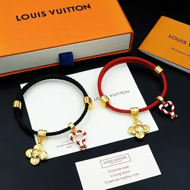 Louis Vuitton Pulseira de Cordão Trançado com Charms Florais e Coração 6