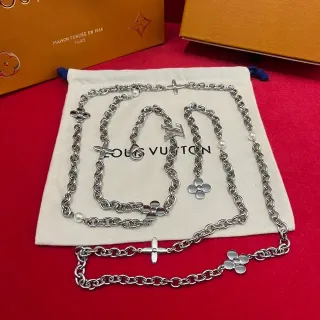 Louis Vuitton Corrente Floral de Pérolas Corrente Curb Prata Branca Charms de Flor Quatrofolhas Colar