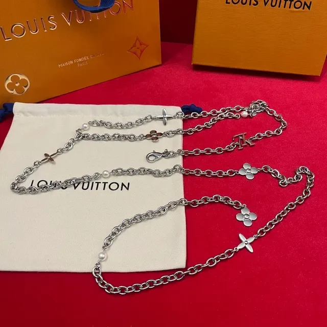 Louis Vuitton Corrente Floral de Pérolas Corrente Curb Prata Branca Charms de Flor Quatrofolhas Colar 3