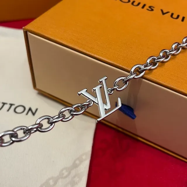 Louis Vuitton Corrente Floral de Pérolas Corrente Curb Prata Branca Charms de Flor Quatrofolhas Colar 8