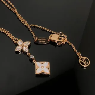Colar com pingente floral Louis Vuitton dourado