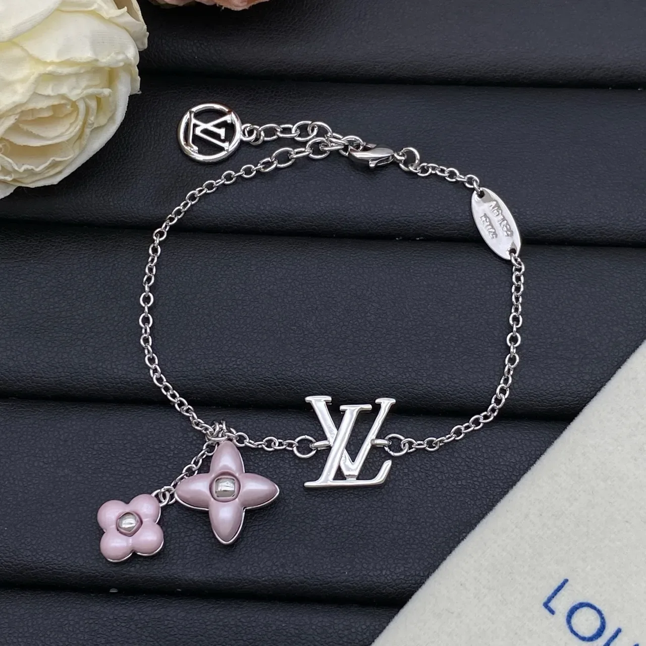 Louis Vuitton Pulseira Charm Flor Dourado Rosa Corrente Elos Finos Monograma LV 6