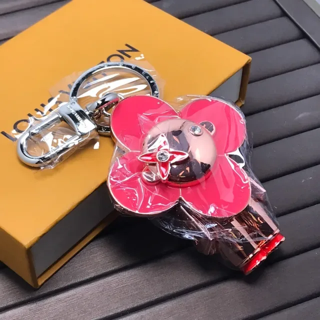 Louis Vuitton تعليقة زهرة وردي ذهبي إيمل معدني حقيبة كروس بودي 3