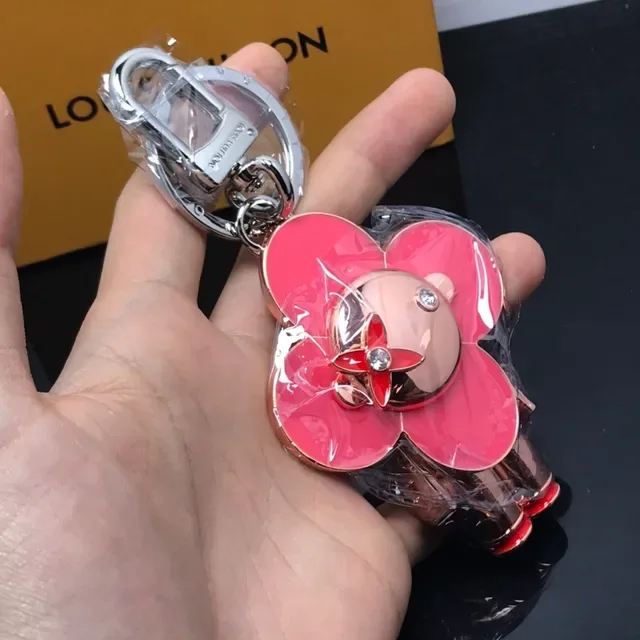 Louis Vuitton تعليقة زهرة وردي ذهبي إيمل معدني حقيبة كروس بودي 4