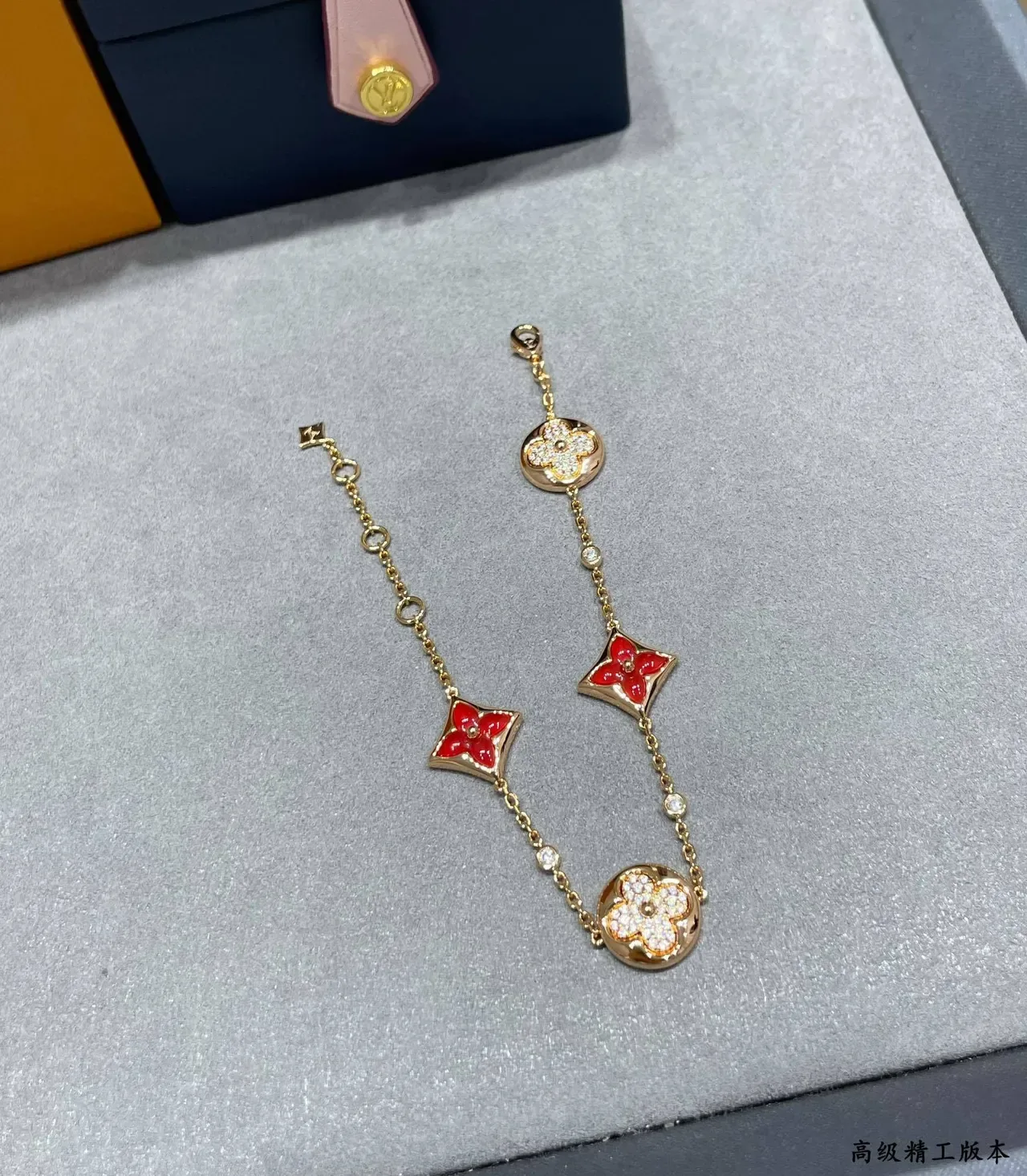 Louis Vuitton Pulsera Cadena Oro Rojo Esmaltada Colgantes Cuatrofoil Flor 3