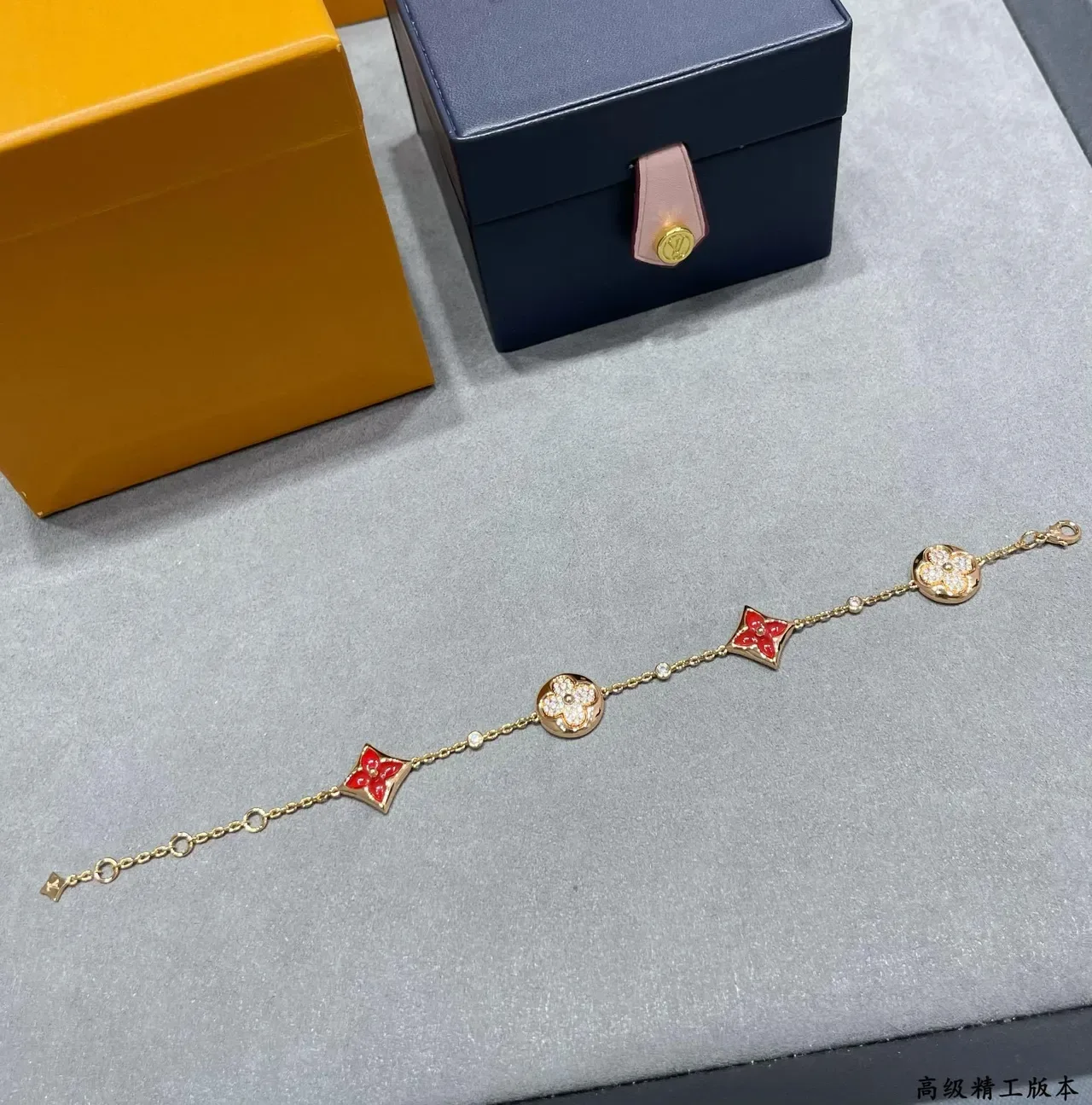 Louis Vuitton Pulsera Cadena Oro Rojo Esmaltada Colgantes Cuatrofoil Flor 5