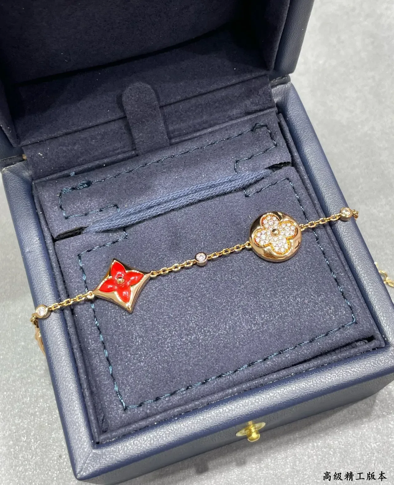 Louis Vuitton Pulsera Cadena Oro Rojo Esmaltada Colgantes Cuatrofoil Flor 7