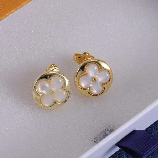 Louis Vuitton 花朵金白色链条 珍珠母贝花卉吊坠 项链 3