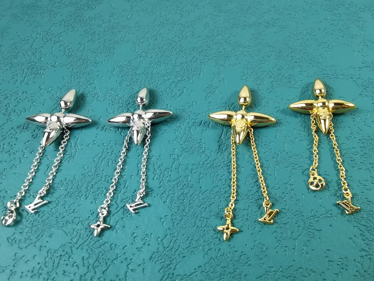 Pendientes Louis Vuitton Motivo de Flor Cadena Dorada 7