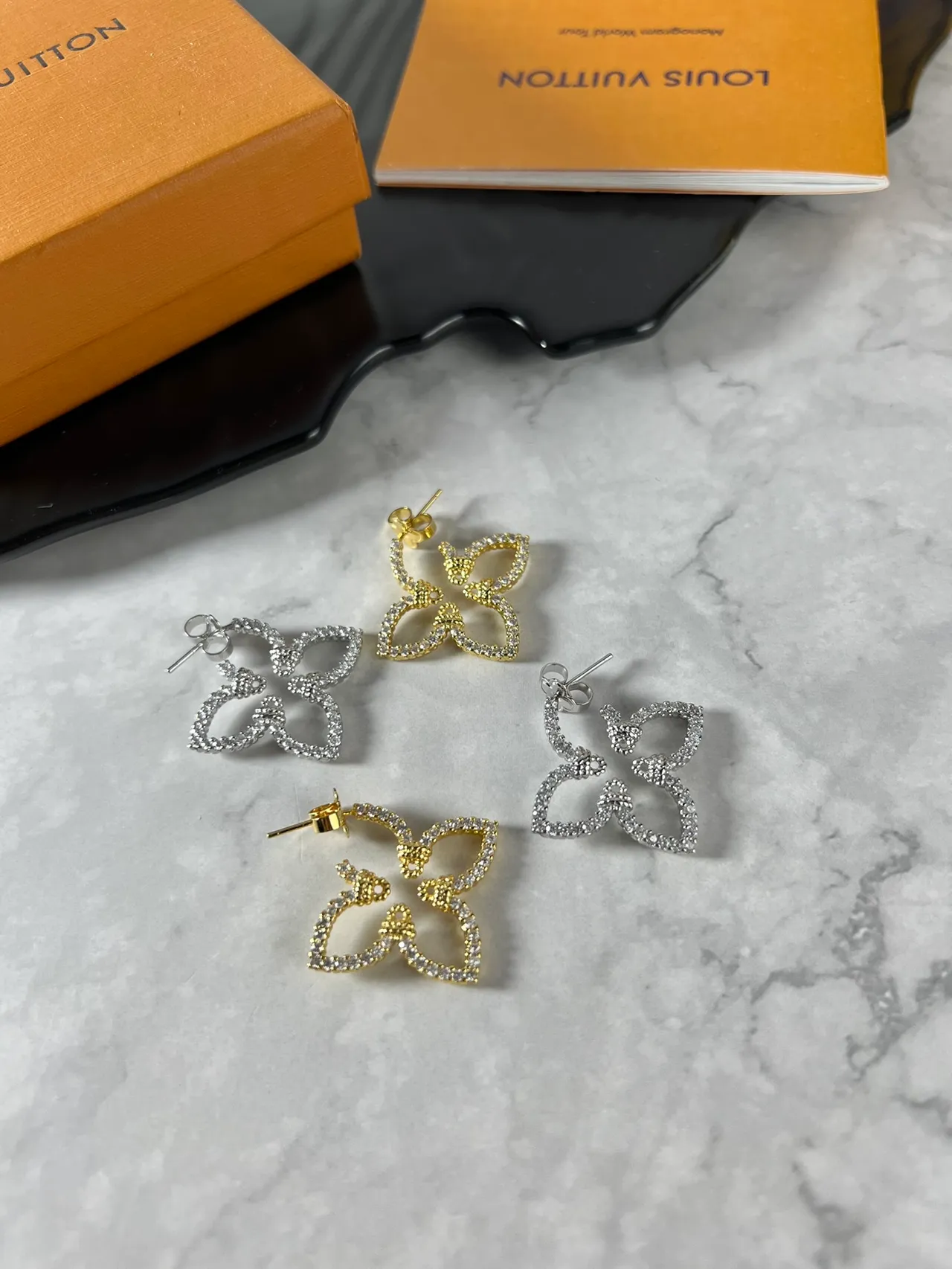 Louis Vuitton 花朵主题 镶钻 水晶 蝴蝶耳环 2