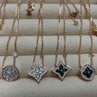 Colar Louis Vuitton Corrente Verde Dourado com Borda de Cristais Pavé
