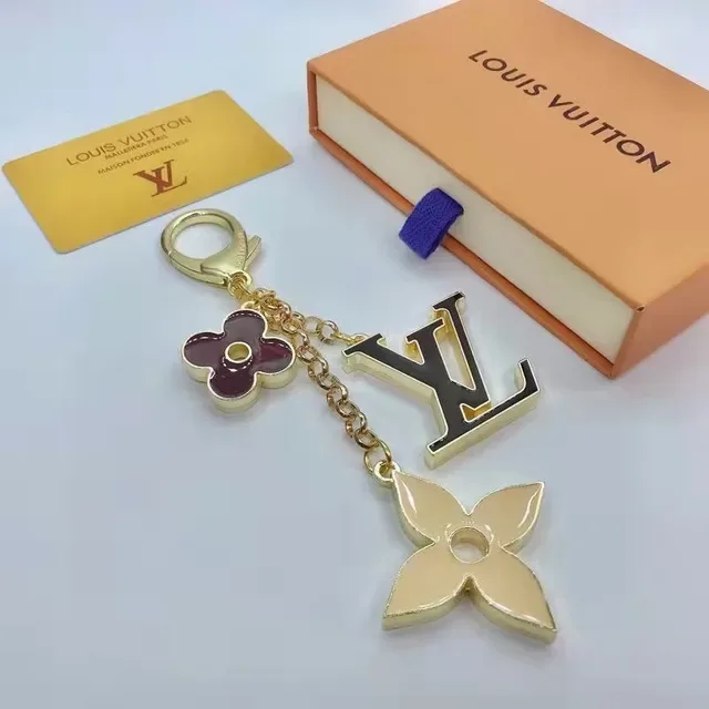 Louis Vuitton broche de metal esmaltado floral charms ouro rosa 3