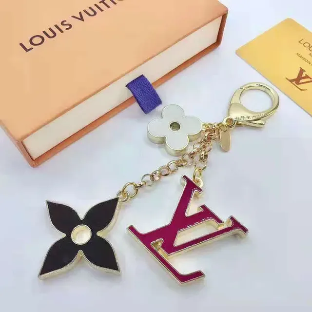 Louis Vuitton broche de metal esmaltado floral charms ouro rosa 6