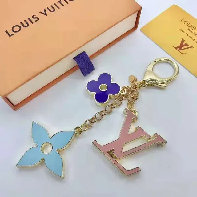 Louis Vuitton broche de metal esmaltado floral charms ouro rosa 7