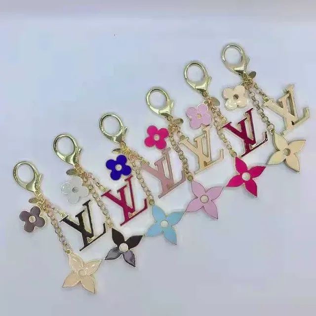 Louis Vuitton broche de metal esmaltado floral charms ouro rosa 8
