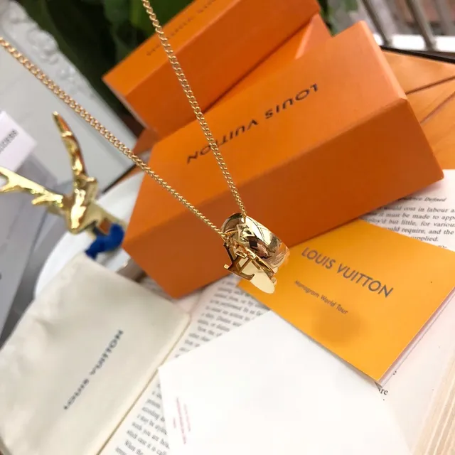 Louis Vuitton गोल्ड-टोन ड्यूल-पेंडेंट मोनोग्राम और रोमन न्यूमरल नेकलेस 7