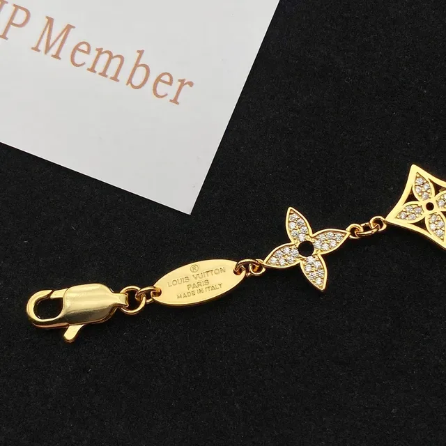 Pulsera Louis Vuitton Dorada Cristal Pavé Motivo Floral Monograma 4