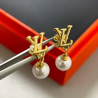 Brincos Louis Vuitton Monograma Dourado Branco Pendentes de Pérola