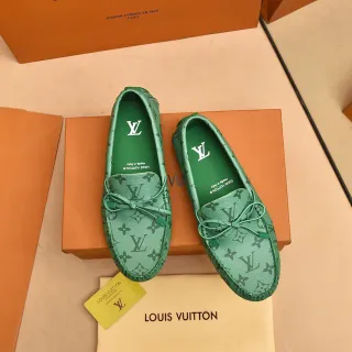 Louis Vuitton সবুজ মোনোগ্রামড চামড়া নটেড বাউ ডিটেল লোফার