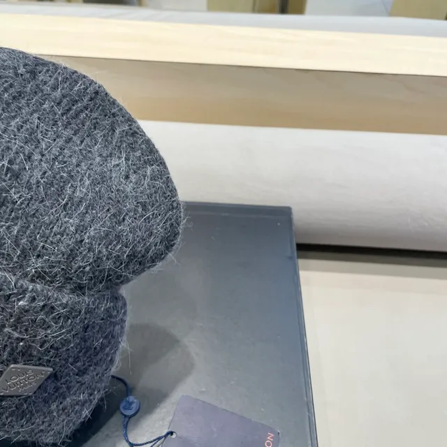 Louis Vuitton Boné Tricô Cinza Heather 5