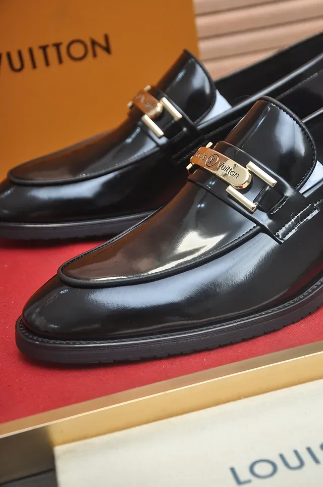 Loafer Louis Vuitton Horsebit Cuero Patentado Negro 2