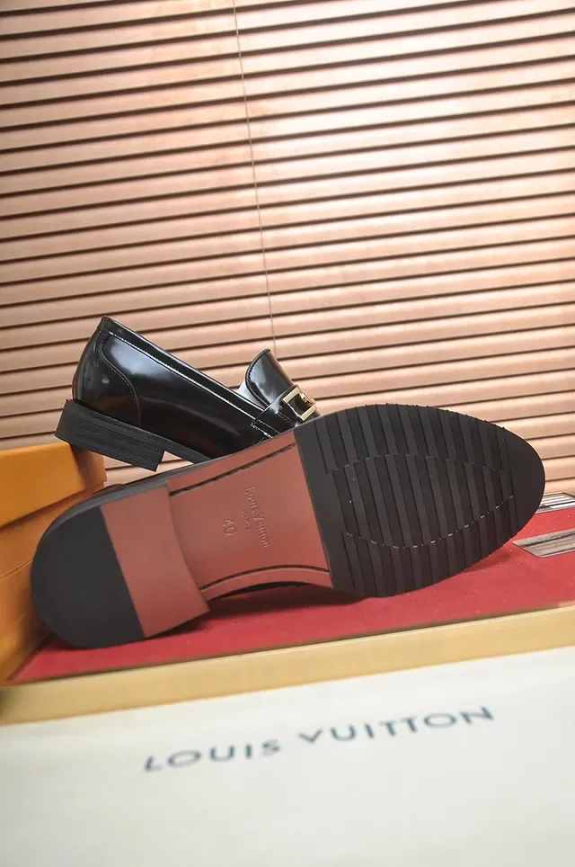 Loafer Louis Vuitton Horsebit Cuero Patentado Negro 3
