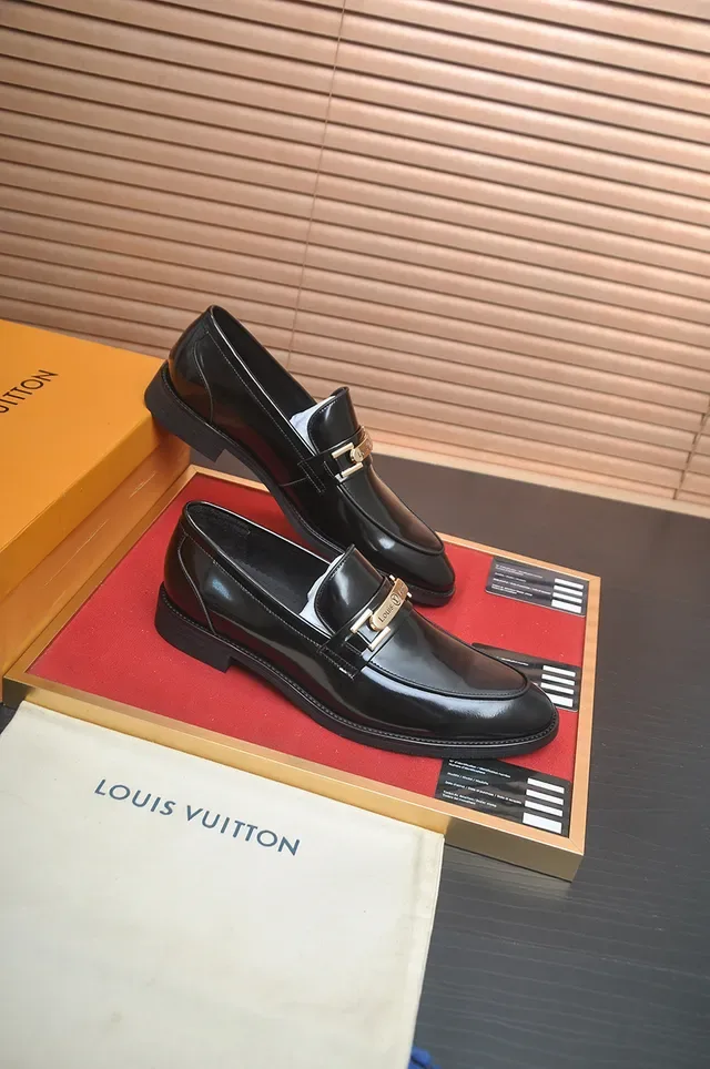 Loafer Louis Vuitton Horsebit Cuero Patentado Negro 4